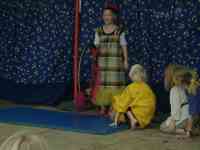 sogar Zirkusnummern gab es, hier der gef&uuml;rchtete reifensprung